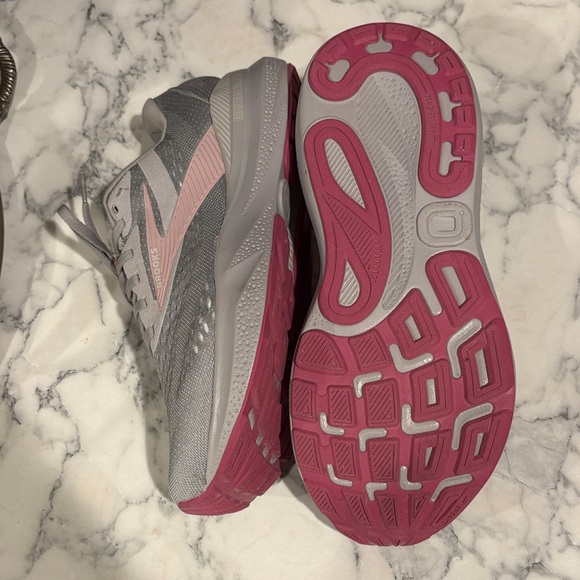 Brooks Women's Adrenaline 24 GTS Gray and Pink NWOT - Picture 7 of 8